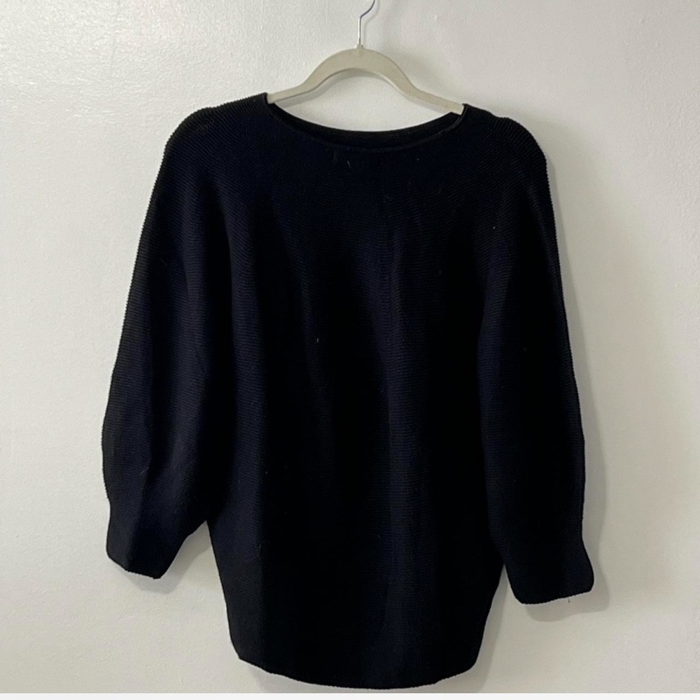 Uniqlo Women's Black Crew Neck Sweater